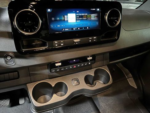 Used 2022 Mercedes-Benz Sprinter 2500 image 30