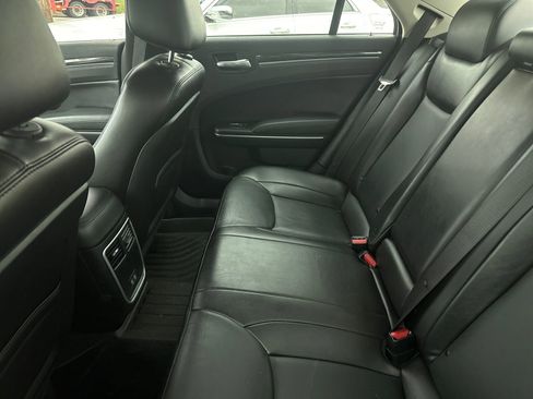 Used 2022 Chrysler 300 Touring L w/ Safetytec Plus Group image 11