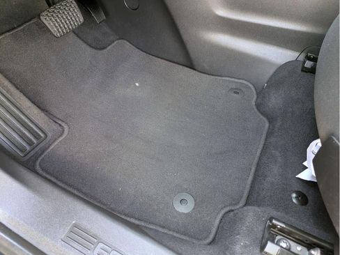 Used 2021 Chevrolet Equinox LT image 16