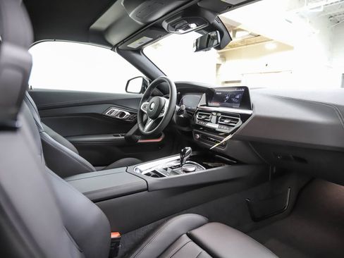 Used 2025 BMW Z4 sDrive30i w/ Premium Package image 18