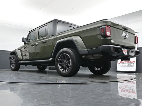 Used 2023 Jeep Gladiator Overland w/ Cold Weather Group AWD/4WD image 38