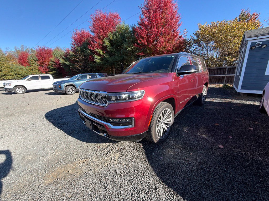 Used 2023 Jeep Grand Wagoneer Series III w/ HD Trailer Tow Package AWD/4WD image 3