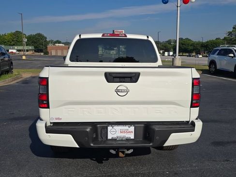 Used 2025 Nissan Frontier SV AWD/4WD image 4