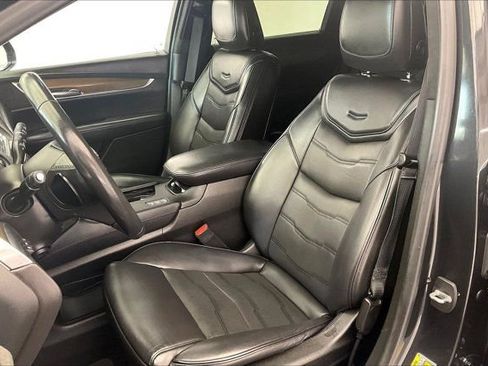 Used 2019 Cadillac XT5 Platinum AWD/4WD image 17