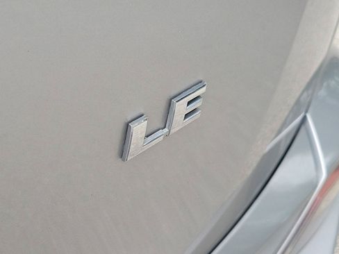 Used 2017 Toyota RAV4 LE FWD image 7
