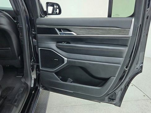 Used 2022 Jeep Wagoneer Series II AWD/4WD image 42