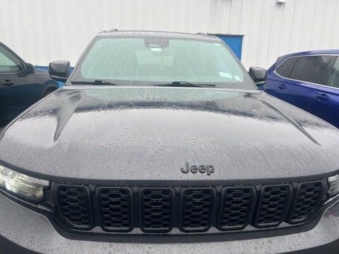 Used 2022 Jeep Grand Cherokee L Laredo image 5