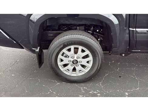 Certified 2024 Toyota Tacoma SR5 AWD/4WD image 12