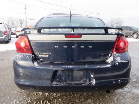 Used 2013 Dodge Avenger SE image 25