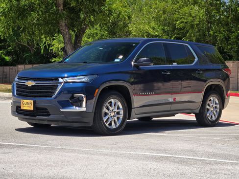 Used 2022 Chevrolet Traverse LS FWD image 7
