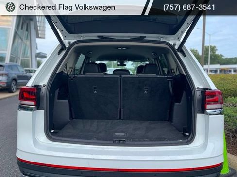 Used 2025 Volkswagen Atlas SE FWD image 31