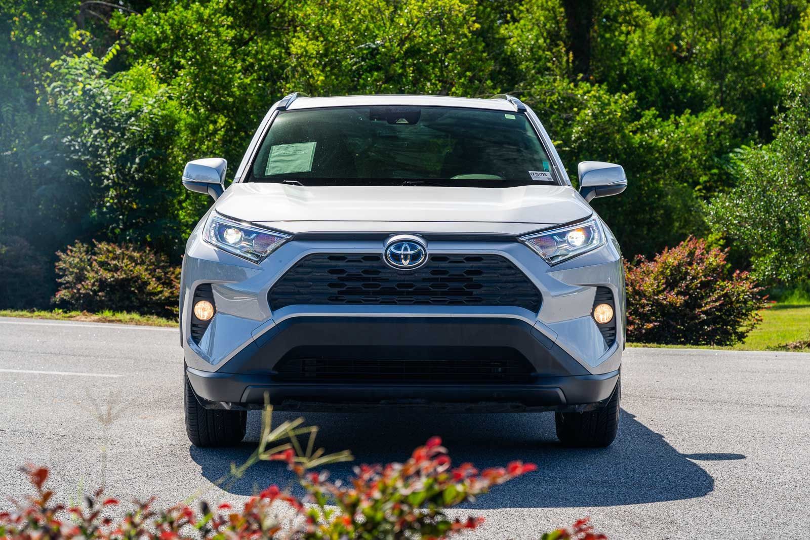 Used 2020 Toyota RAV4 XLE w/ Convenience Package AWD/4WD image 2