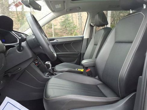 Used 2022 Volkswagen Tiguan SE AWD/4WD image 9