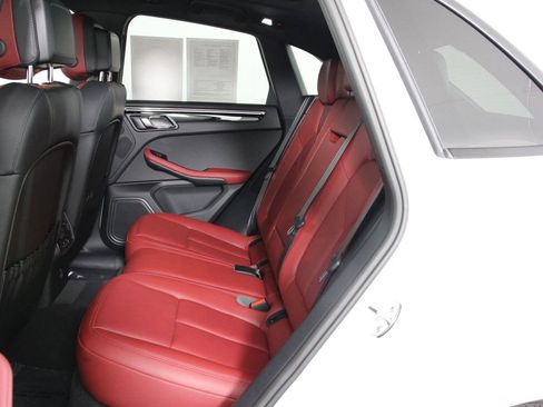 Certified 2025 Porsche Macan image 33