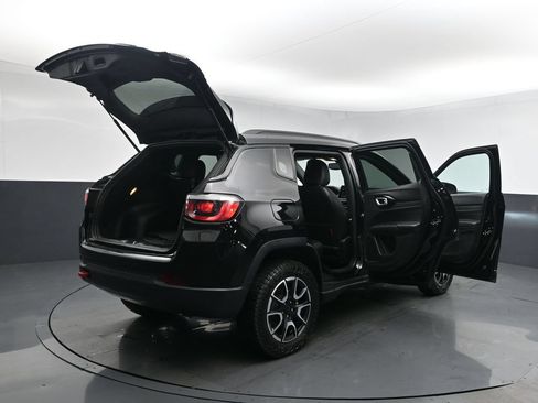 Used 2024 Jeep Compass Trailhawk AWD/4WD image 29