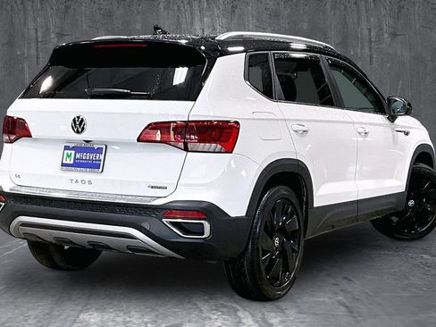 Used 2024 Volkswagen Taos SE w/ Panoramic Sunroof Package AWD/4WD image 6