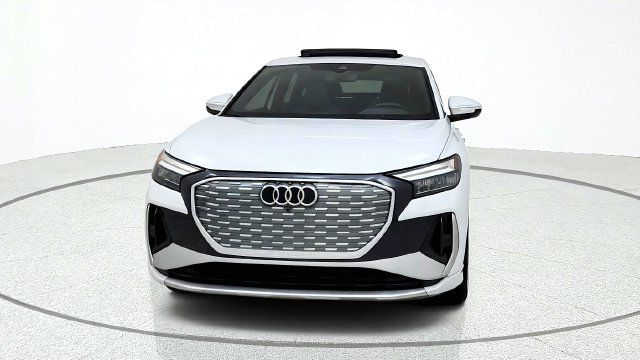 Used 2025 Audi Q4 e-tron Premium Plus w/ Premium Plus AWD/4WD image 2