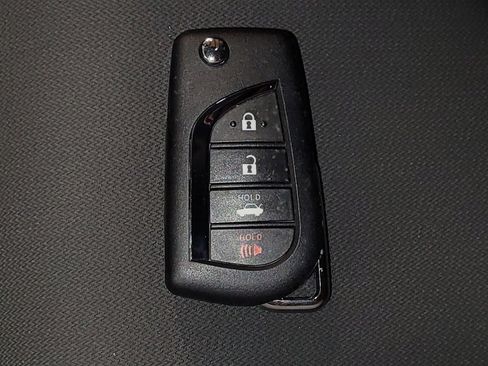 Used 2022 Toyota Camry LE FWD image 32