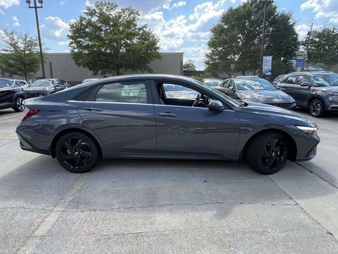New 2026 Hyundai Elantra SEL Sport Premium FWD image 3