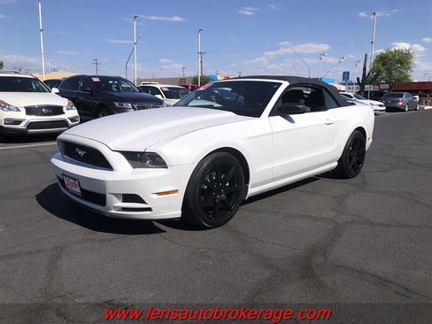 Used 2014 Ford Mustang Convertible RWD image 6