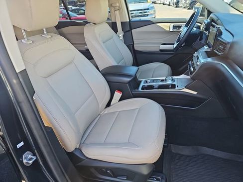 Used 2022 Ford Explorer XLT w/ Equipment Group 202A image 10