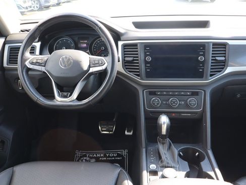 Used 2021 Volkswagen Atlas SE w/ Panoramic Sunroof Package image 12