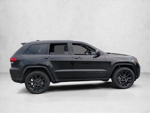 Used 2018 Jeep Grand Cherokee Altitude image 4