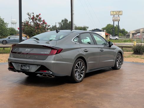 Used 2022 Hyundai Sonata Limited w/ Cargo Package FWD image 2