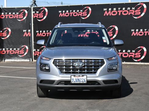 Used 2023 Hyundai Venue SEL w/ Cargo Package image 2