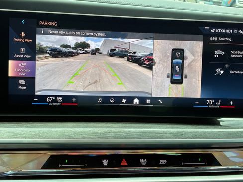 Used 2023 BMW 760i xDrive w/ Luxury Rear Seating Package image 9