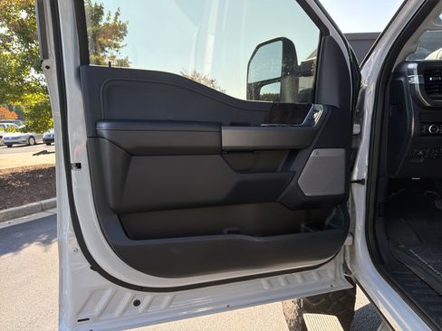 Used 2025 Ford F250 Lariat w/ Black Appearance Package AWD/4WD image 16