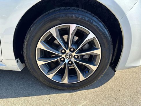 Used 2016 Toyota Avalon Limited image 10