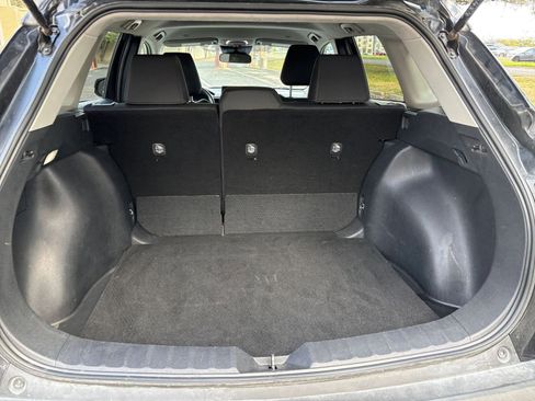 Used 2025 Toyota Corolla Cross LE image 26