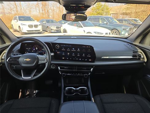 Used 2025 Chevrolet Traverse LT image 15