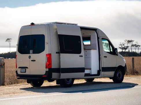 Used 2021 Mercedes-Benz Sprinter 2500 image 5