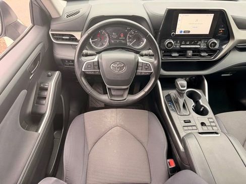Used 2023 Toyota Highlander LE AWD/4WD image 16
