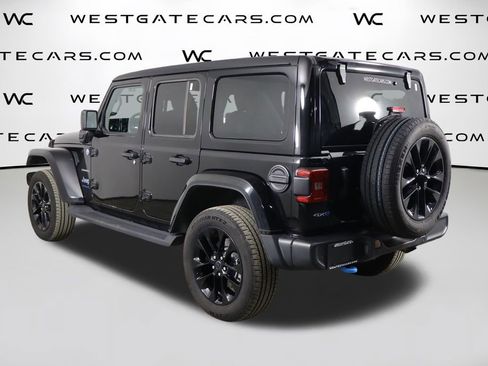 Used 2024 Jeep Wrangler Unlimited Sahara w/ Technology Group AWD/4WD image 44