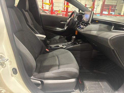 Used 2020 Toyota Corolla SE FWD image 3