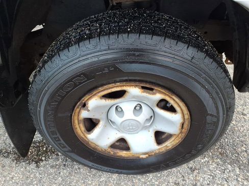 Used 2010 Toyota Tacoma Base image 14