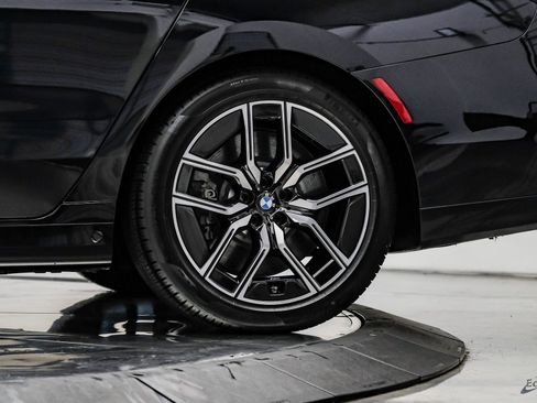 Used 2026 BMW 760i xDrive w/ Executive Package AWD/4WD image 97