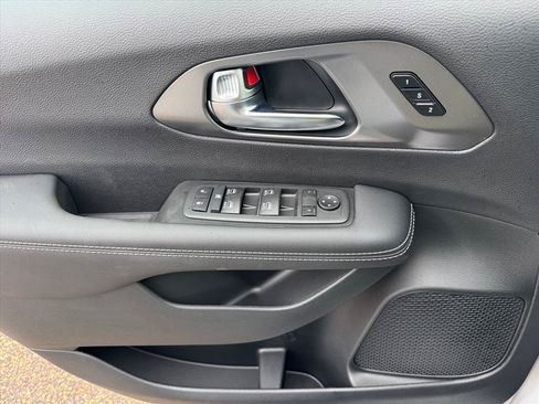 New 2026 Chrysler Pacifica Select AWD/4WD image 22