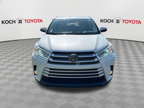 Used 2019 Toyota Highlander XLE AWD/4WD image 2