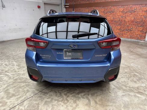 Used 2023 Subaru Crosstrek 2.0i image 3