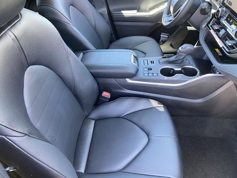 Certified 2026 Toyota Highlander XLE AWD/4WD image 17