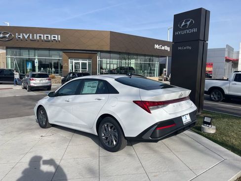 New 2026 Hyundai Elantra Blue image 3