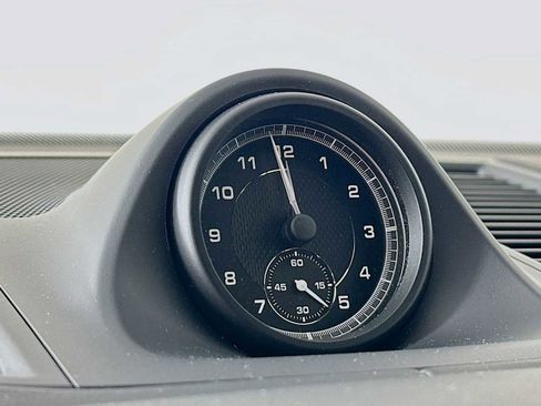 New 2026 Porsche Macan image 16