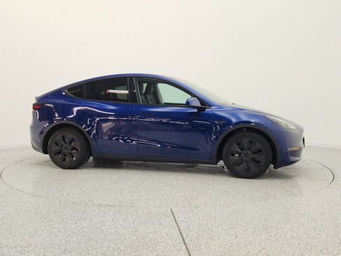 Used 2025 Tesla Model Y Long Range AWD/4WD image 4