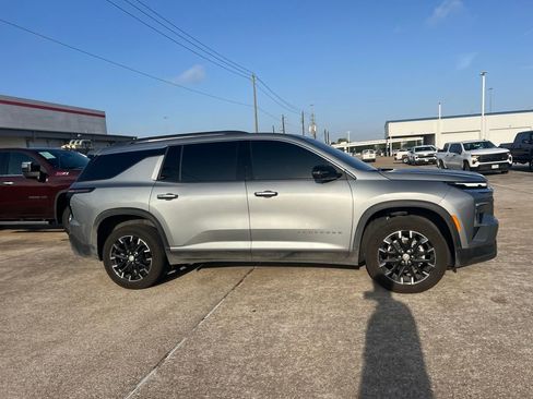 Used 2026 Chevrolet Traverse LT w/ Sun and Wheel Package image 4