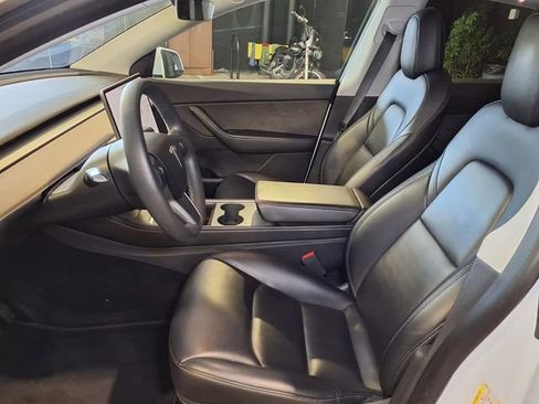 Used 2022 Tesla Model Y Long Range AWD/4WD image 13