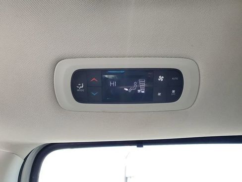 Certified 2024 Chrysler Pacifica Touring-L image 24